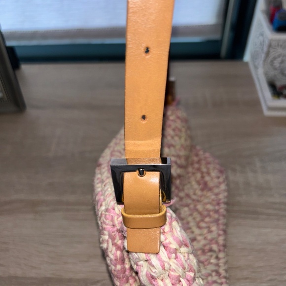 Fendi 2000’s Pink & Caramel Raffia Knit Baguette Bag - Picture 15 of 16